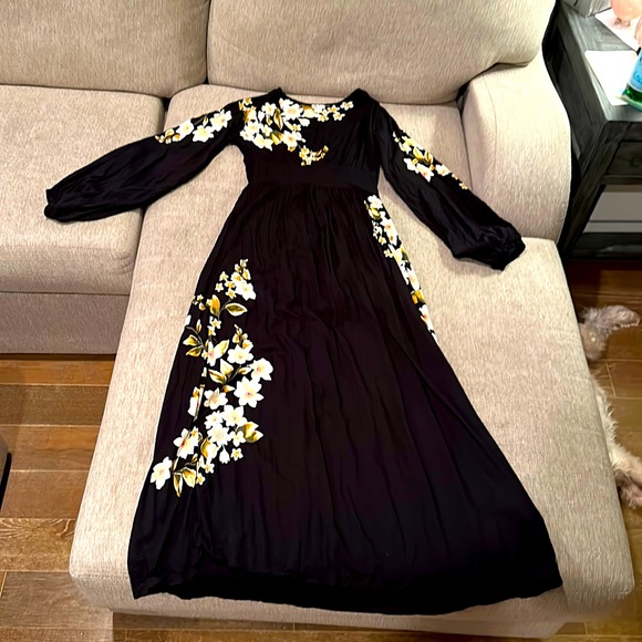 Billabong Dresses & Skirts - Billabong Sexy Black Dress with Beautiful Beige Flowers. Small.